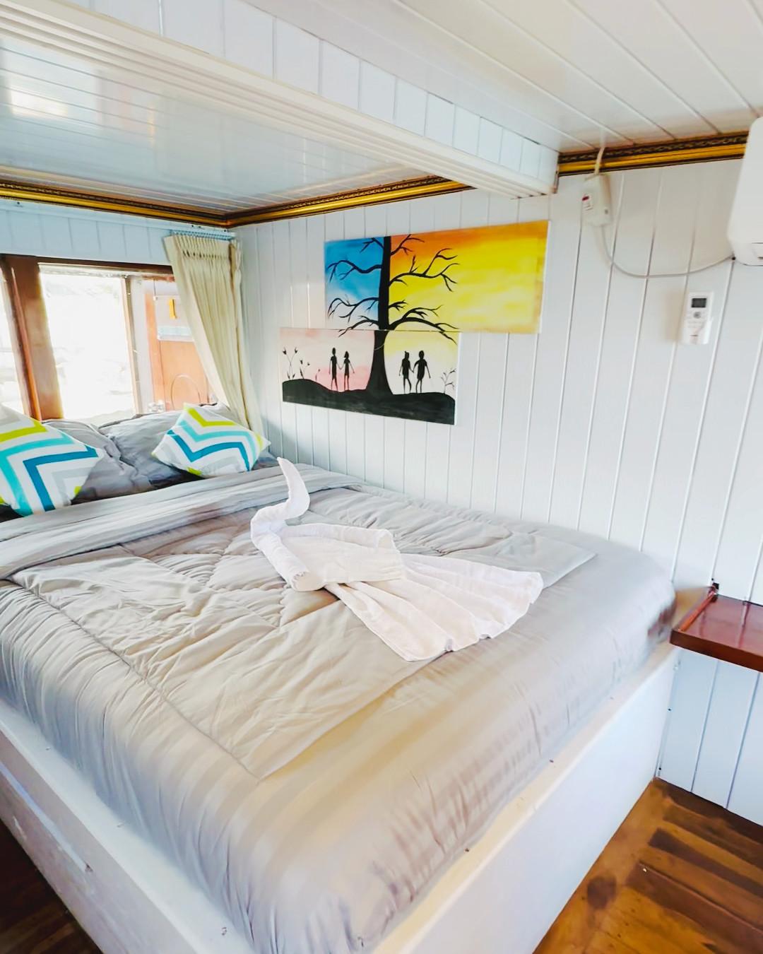 Flores Balcony Suite – Princess Nabila Phinisi